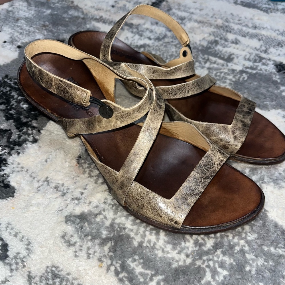 Cydwoq‎ RARE Vintage  Leather Strap Kitten Heels Sandals 40 /9